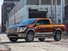 2017 Nissan TITAN