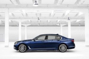 P90215374_highRes_bmw-individual-m760l-300x200