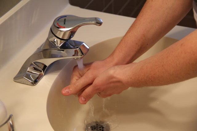 pixabay.com/ sink-400276_1280 hand washing