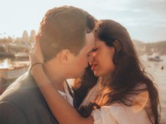 kissing