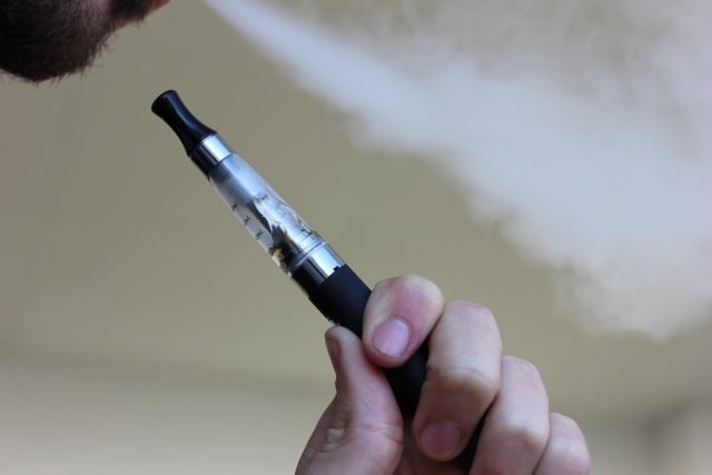 e-cigarette-1301664_1280 vaping