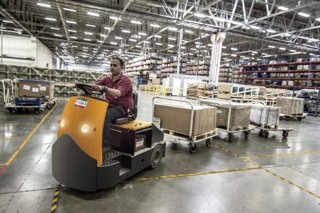 https://pixabay.com/photos/forklift-warehouse-machine-worker-835343//pallet scales scales