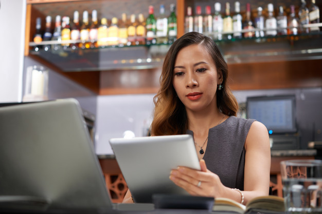 freepik/working-restaurant-owner_1098-18053
