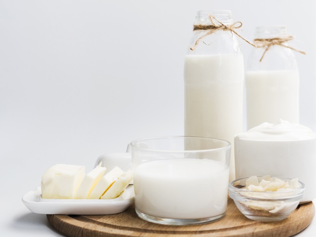 freepik/dairy-products-tray_23-2148211395