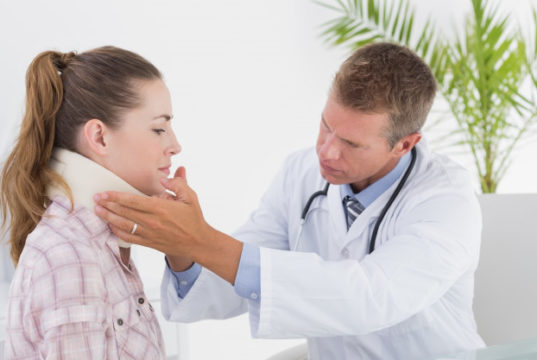 https://www.freepik.com/premium-photo/doctor-examining-patient-wearing-neck-brace_3463509.htm#query=neck%20brace&position=31