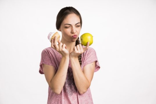 https://www.freepik.com/free-photo/woman-choosing-apple-cupcake_5200542.htm#page=2&query=weight+loss&position=27