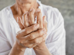 https://www.freepik.com/premium-photo/woman-showing-hand-fingers-problem-gout_6775978.htm#page=1&query=hand%20arthritis&position=2