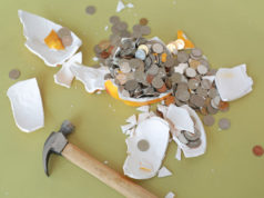 https://www.freepik.com/premium-photo/broken-piggy-bank-with-hammer-coins-table_6981708.htm