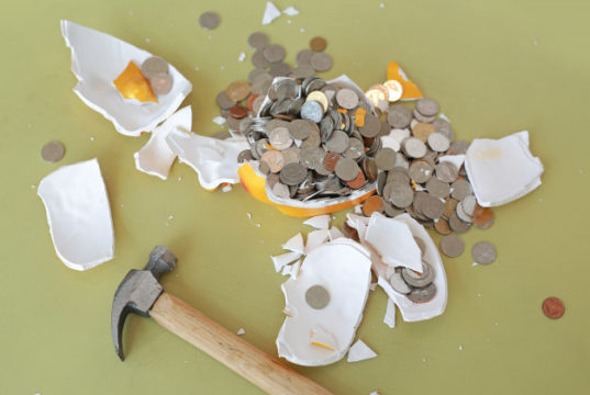 https://www.freepik.com/premium-photo/broken-piggy-bank-with-hammer-coins-table_6981708.htm