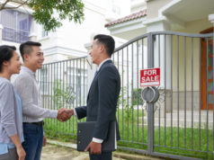 https://www.freepik.com/free-photo/client-meeting-with-estate-agent_5766776.htm