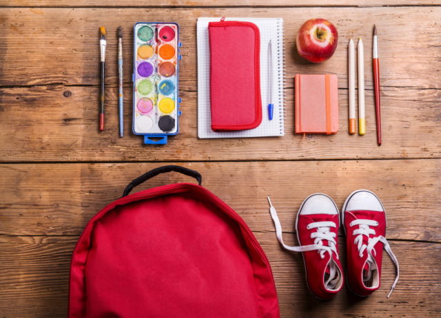 https://www.storyblocks.com/images/stock/desk-with-school-supplies-studio-shot-on-wooden-background-sretiqcpb-j3epruu4