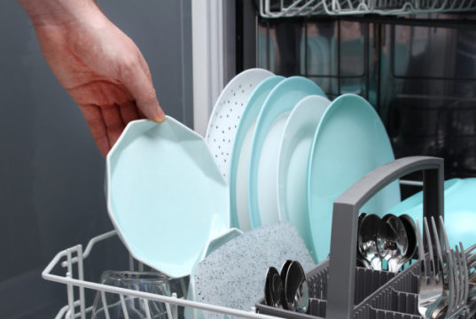 https://www.freepik.com/premium-photo/man-empty-out-dishwasher-kitchen-close-up-male-hands-loading-dishes-dishwasher_6719351.htm#page=2&query=dishwasher&position=11