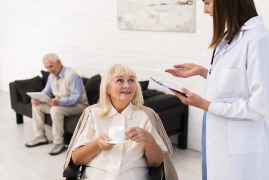 https://www.freepik.com/free-photo/nurse-talking-old-woman_5199904.htm#page=2&query=nurse+talking+patients&position=6