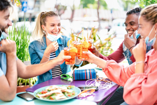 https://www.freepik.com/premium-photo/friends-drinking-spritz-cocktail-bar-with-face-masks_8831209.htm#page=1&query=covid%20bar&position=34