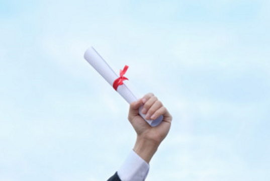 https://www.freepik.com/premium-photo/student-with-congratulations-graduates-wearing-graduation-gown-university_7526601.htm#page=5&query=COLLEGE+GRADUATION&position=26