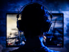 https://www.freepik.com/premium-photo/woman-playing-video-games_5570874.htm#page=1&query=gamer&position=27