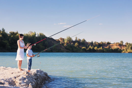 https://www.freepik.com/premium-photo/young-boy-women-fishing-lake_9114928.htm#page=3&query=woman+fishing&position=2