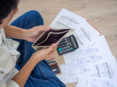 https://www.freepik.com/premium-photo/business-men-open-money-bags-without-money_8846112.htm#page=1&query=debt&position=7