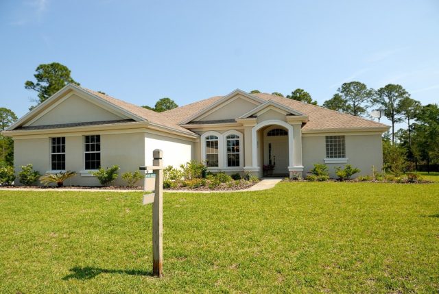 https://pixabay.com/photos/home-for-sale-buy-sell-mortgage-1682316/