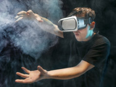 https://www.freepik.com/free-photo/man-with-glasses-virtual-reality-future-technology-concept_9669169.htm