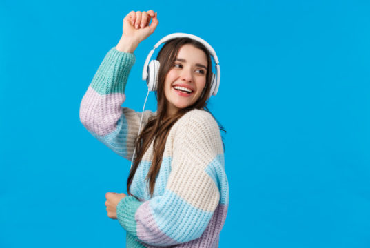 https://www.freepik.com/premium-photo/waist-up-portrait-carefree-happy-dancing-woman-headphones-smiling-raising-hands-up-free-upbeat-enjoying-favorite-songs-special-winter-holidays-playlisty-laughing-joyfully-blue_6863307.htm