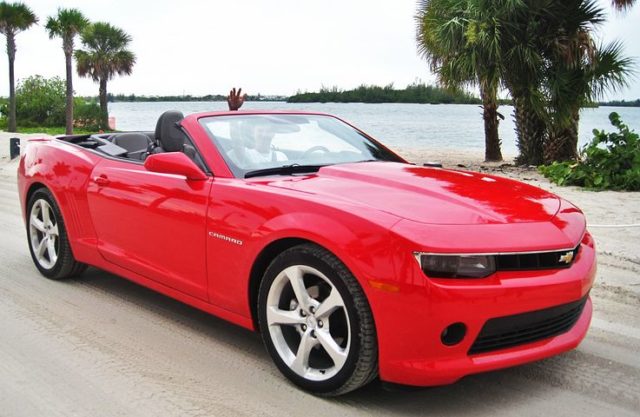 https://cdn.pixabay.com/photo/2015/12/28/18/10/camaro-1111753__480.jpg