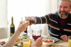 https://www.freepik.com/premium-photo/mature-man-his-daughter-clinking-with-glasses-wine-snacks-served-table-family-dinner-thanksgiving-day_10488430.htm
