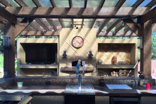 https://pixabay.com/photos/patio-cover-outdoor-kitchen-tile-1748372/