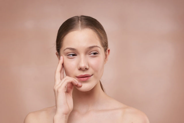 https://www.pexels.com/de-de/foto/person-frau-hand-madchen-3373721/