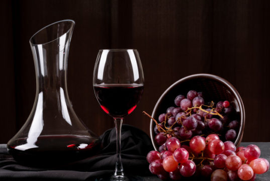 https://www.freepik.com/free-photo/side-view-jug-with-red-wine-grape-dark-horizontal_7846724.htm#page=1&query=merlot%20grapes&position=2