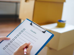 https://www.freepik.com/premium-photo/close-up-hand-with-checklist-cardboard-box-before-moving-new-location_7777484.htm#page=3&query=moving+plan&position=22