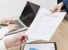 https://www.freepik.com/premium-photo/side-view-woman-offering-contract-during-job-interview_7964113.htm