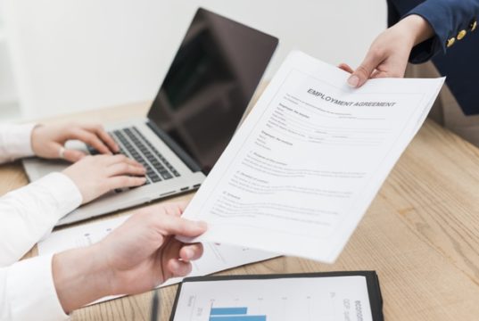 https://www.freepik.com/premium-photo/side-view-woman-offering-contract-during-job-interview_7964113.htm