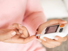 https://www.freepik.com/premium-photo/woman-hands-checking-blood-sugar-level-by-glucose-meter-diabetes-tester_7329868.htm#page=1&query=diabetes&position=34