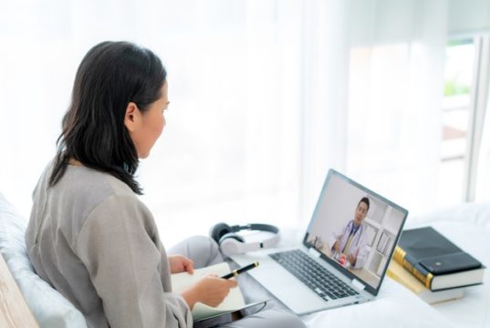 https://www.freepik.com/premium-photo/back-view-woman-making-video-call-with-her-doctor-with-her-feeling-sick_9928187.htm