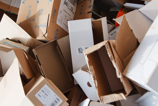 https://pixabay.com/photos/beige-box-brown-cardboard-carton-16875/
