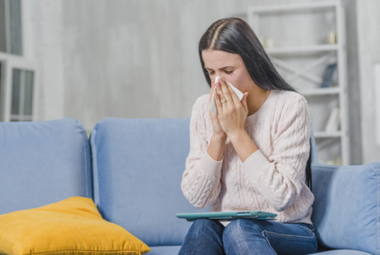 https://www.freepik.com/premium-photo/close-up-woman-sitting-blue-sofa-holding-digital-tablet-her-lap-suffering-from-cough_3590109.htm#page=1&query=flu&position=4