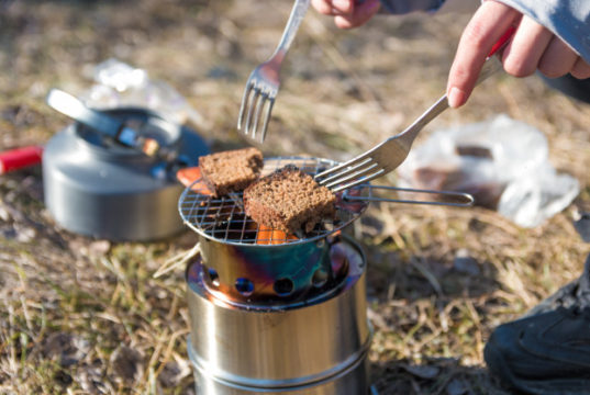 https://www.freepik.com/premium-photo/closeup-hiker-s-hands-cooking-bread-portable-grill_7407391.htm