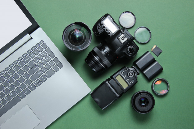 https://www.freepik.com/premium-photo/equipment-professional-photographer-green-table-laptop-camera-lenses-flashes-light-filters_9467890.htm