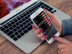 https://pixabay.com/photos/stock-iphone-business-mobile-phone-624712/