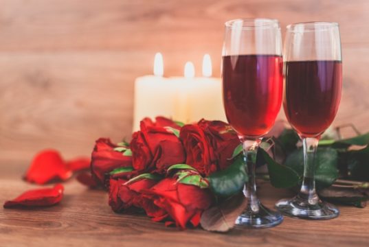 https://www.freepik.com/free-photo/wine-glasses-with-lighted-candles-bouquet-roses_1012562.htm#page=4&query=valentine+wine&position=1