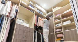 https://www.freepik.com/premium-photo/beautiful-girl-is-choosing-clothes-her-dressing-room_5454820.htm#page=1&query=clothes+closet&position=9