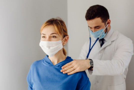 https://www.freepik.com/free-photo/doctor-examines-patient-medicine-health-care-concept_7458707.htm#page=1&query=covid%20doctor%20visit&position=0
