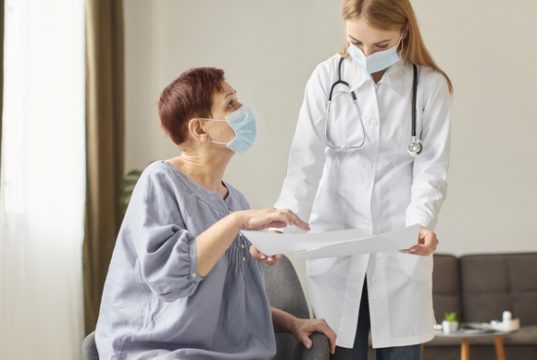 https://www.freepik.com/free-photo/elder-patient-with-medical-mask-covid-recovery-center-female-doctor-look-together-results_12368013.htm#page=1&query=senior%20covid&position=23
