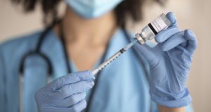 https://www.freepik.com/premium-photo/female-doctor-preparing-vaccine-patient_12892243.htm