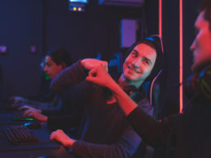 https://www.freepik.com/premium-photo/team-computer-gamers-celebrating-win_8732215.htm