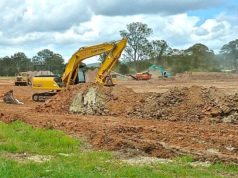 https://pixabay.com/photos/bulldozer-crawler-earth-moving-410120/