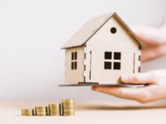 https://www.freepik.com/free-photo/crop-hand-holding-house-near-coins_2172368.htm#page=1&query=mortgage&position=28