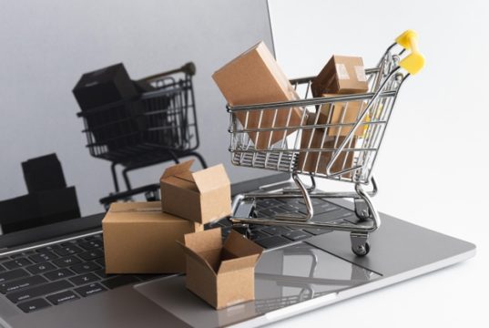https://www.freepik.com/free-photo/cyber-monday-shopping-sales_10297459.htm#page=3&query=online+shopping&position=31