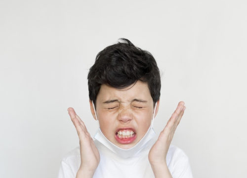 https://www.freepik.com/free-photo/front-view-young-boy-sneezing_8199335.htm#page=1&query=covid%20sneeze&position=4